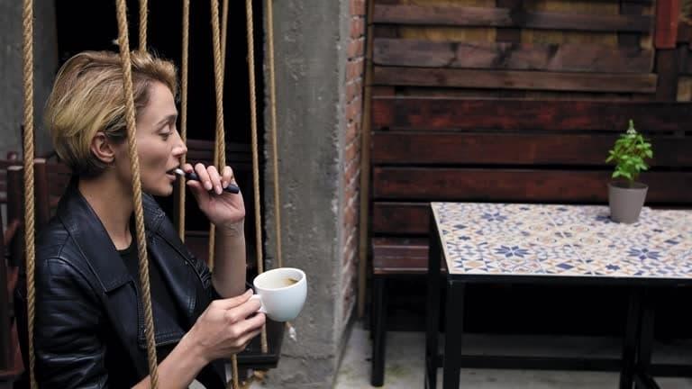 e-zigarette handgepäck oder koffer – Flugreise Tipps zu Transport, Akku-Sicherheit und gesetzlichen Regeln